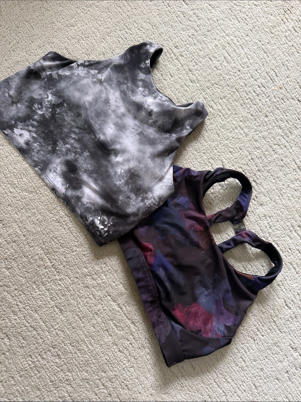Athleta Top & Sports Bra Set - Gray Tie-Dye Crop + Floral Sports Bra